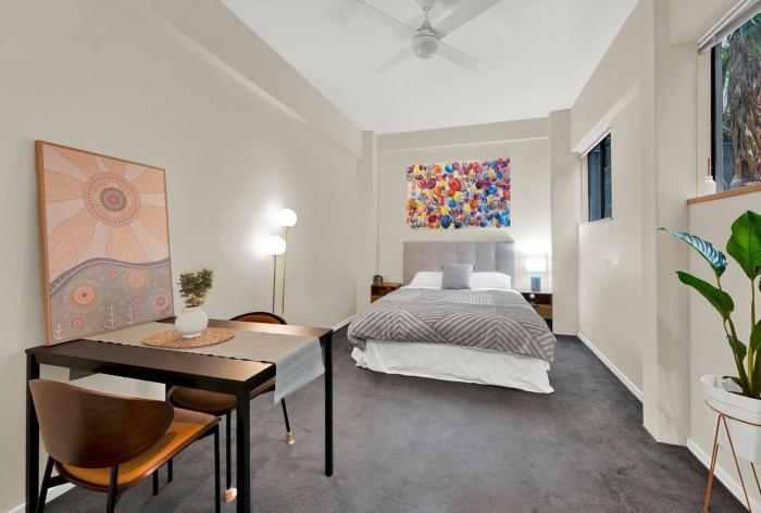 Central CBD studio free parking