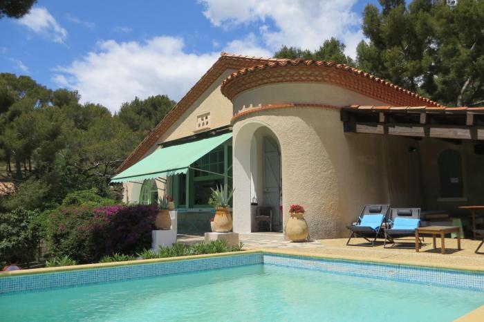 Cassis Hostel