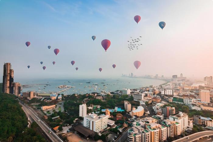 Spacious 2 Bedroom Corner Unit Near Walking Street