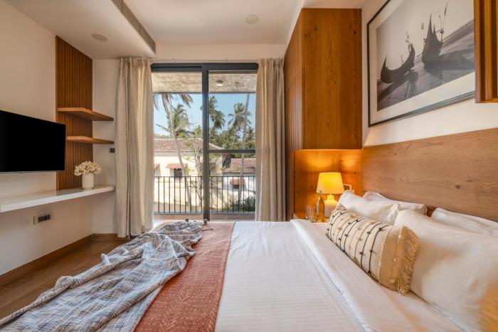 SaffronStays Rio - 4BR pet-friendly villa with glass-bottom pool, rooftop party zone & bar near Candolim & Coco Beach