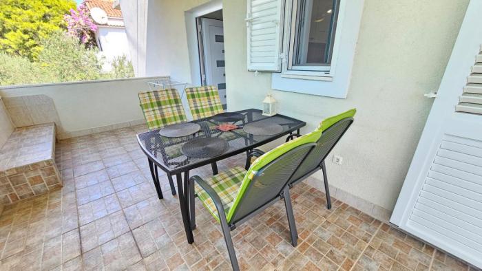 Apartman Irena with terase end private parking