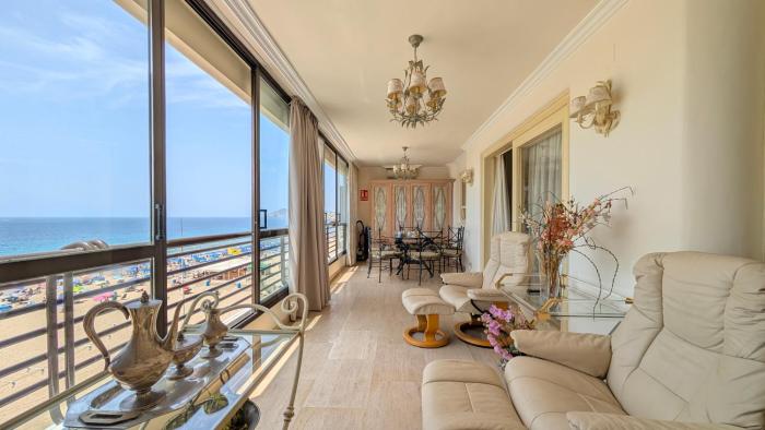 LAS ARENAS beachfront apartment