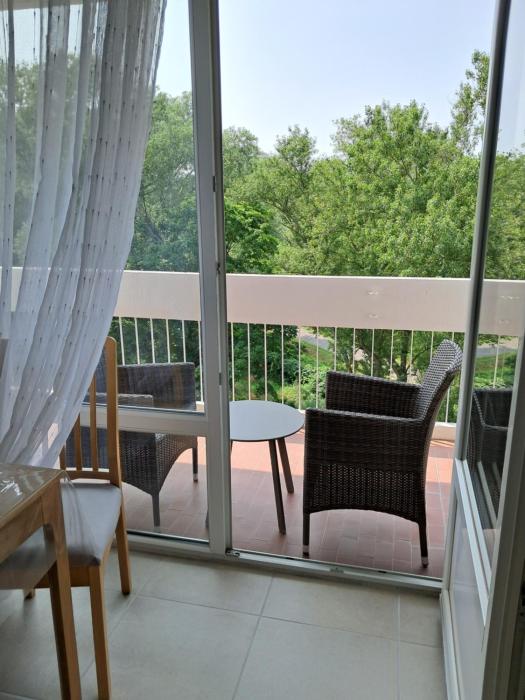 Le 7 - Appartement 2 pièces au calme en bord de rivière, wifi et parking privé gratuit