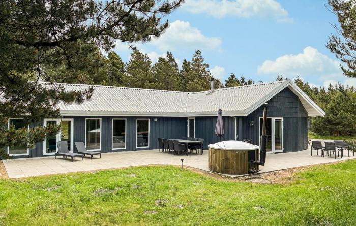 Amazing Home In Rømø With Kitchen