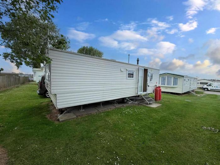 Lovely 6 Berth Caravan For Hire By The Beach At California Cliffs Ref 50010B