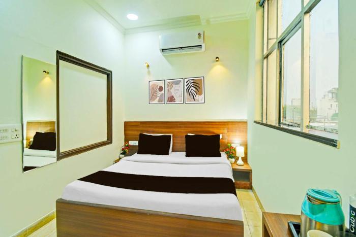 Collection O JLN Marg