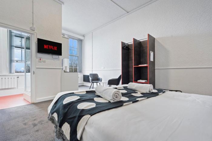 Stylish Double Studio Near the City Centre with Netflix Parking