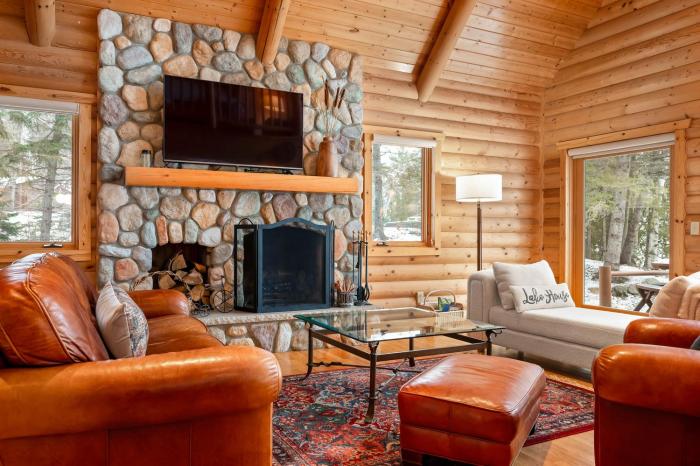 Loon Star Lodge - Three Bedroom Log Home