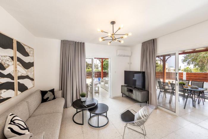 Larnaca Seaside Villa Marina 44