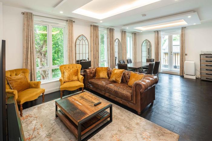 Spacious 5BD Family Home in Leafy West London