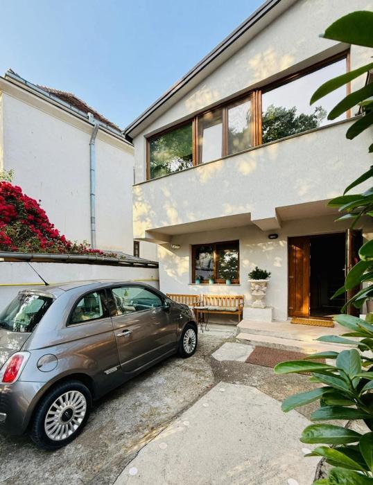 Oază urbană cu etaj și parcare