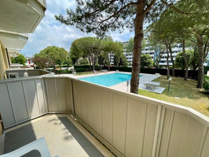 Cozy apartment with pool