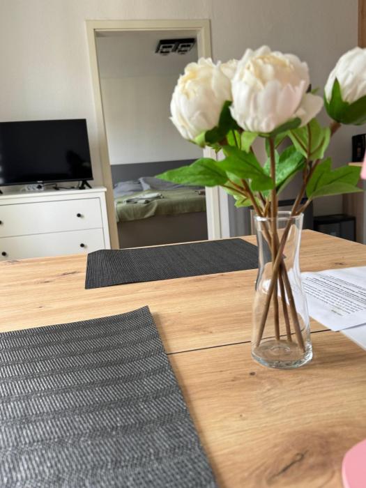 Zentrales Apartment mit Netflix, Kaffee & Parkplätzen