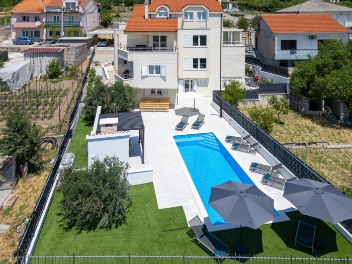 Amazing villa with breathtaking view & heated pool