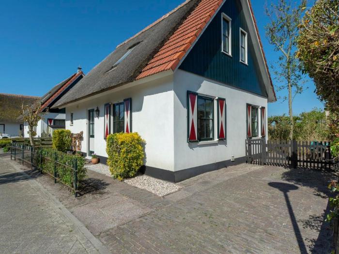 villa w electric charging & parking