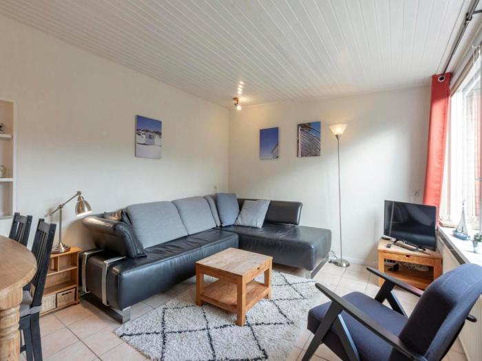 Bungalow in Sint Maartenszee near Beach