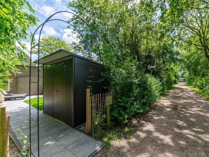 Bungalow in Sint Maartenszee near the Beach