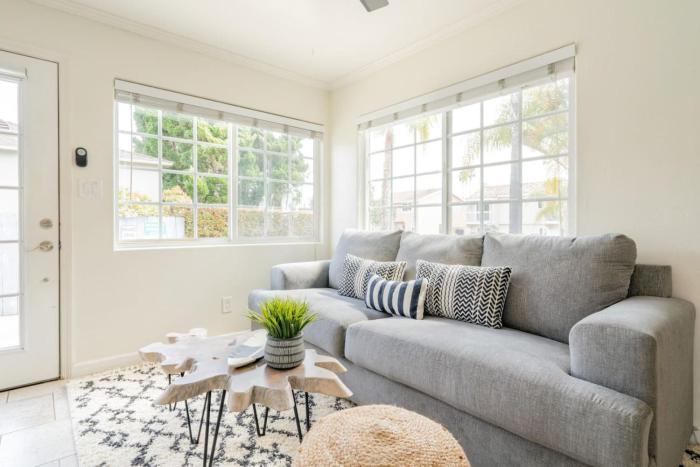 Pacific Beach Cottage 1 Walk to the Beach and Bay