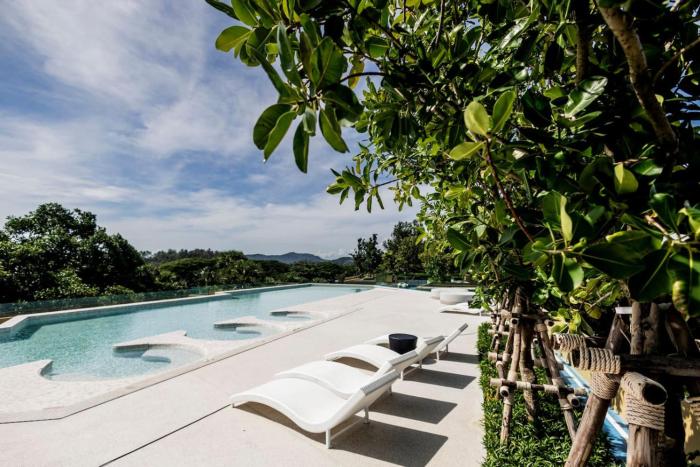 Cozy 1 BR beachfront apartment