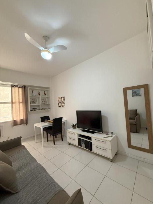 Apartment Copacabana-2 blocks from the beach