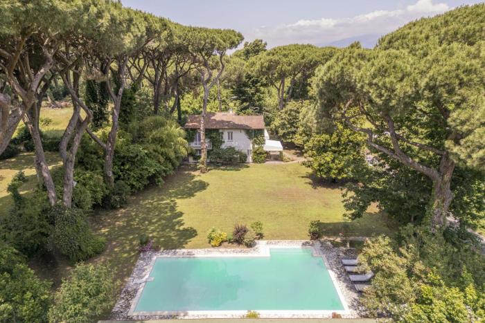 Luxury Villa with Swimming pool at 700 meters from the sea