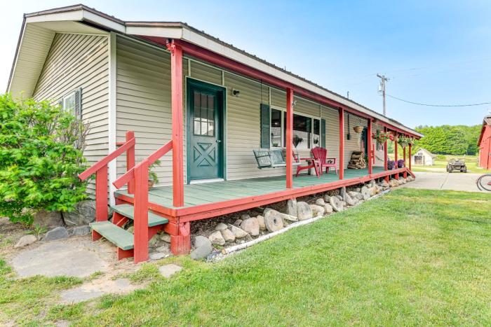 10-Acre Kingston Getaway Sauna and Fire Pit
