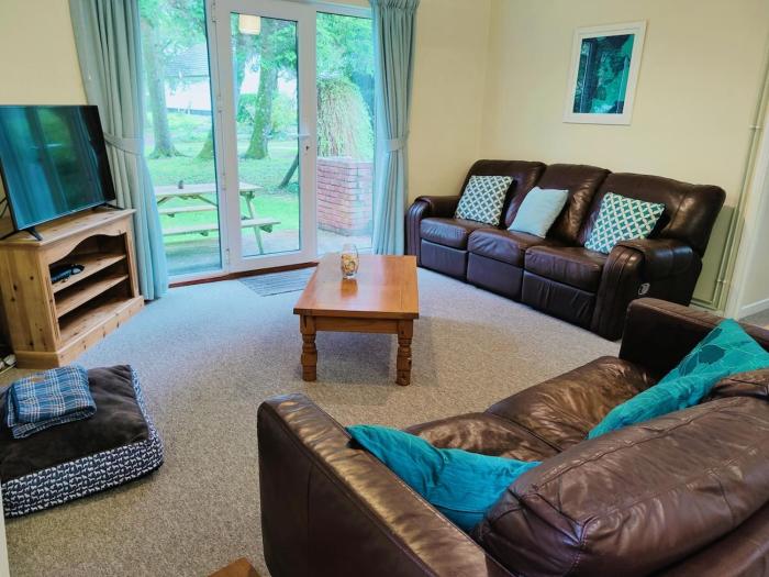 Little Croft, woodland setting sleeps 2 plus 2 kids near Perranporth