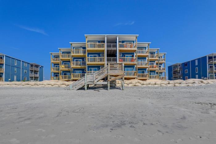 Walk to Ocean North Topsail Beach Gem with Balcony!