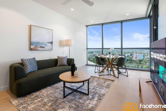 Elevated Luxury at QWR City & River Views