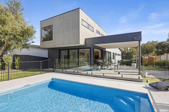 Coastmere at Rye - Luxury Poolside Retreat