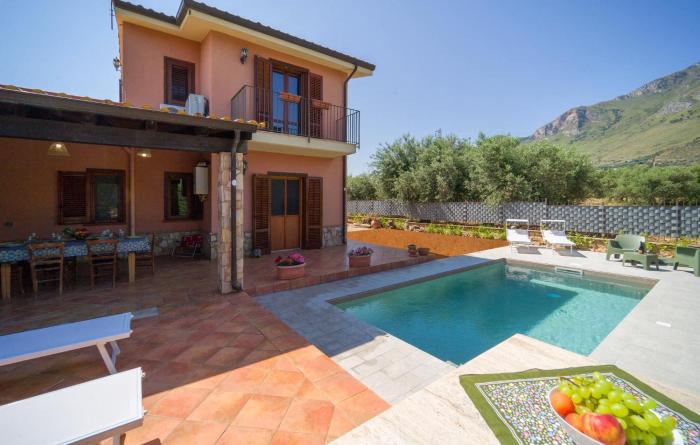 Beautiful Home In Torre Colonna-Sperone