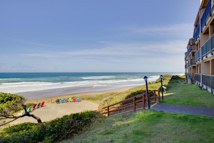 Lincoln City Beach Condo Clubhouse and Pool Access!