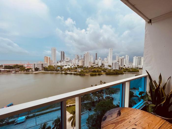 Cartagena apto estudio piso 12 frente a la playa