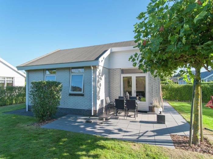 Bungalow in South Holland near the Beach