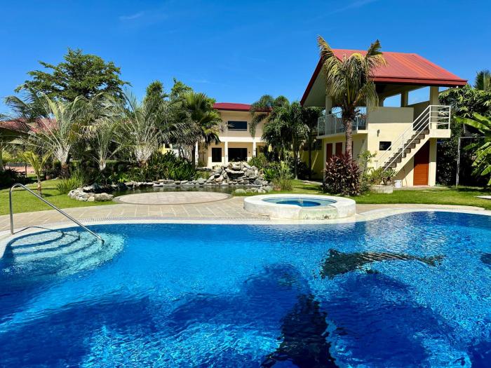 Strutz Art Garden Resort