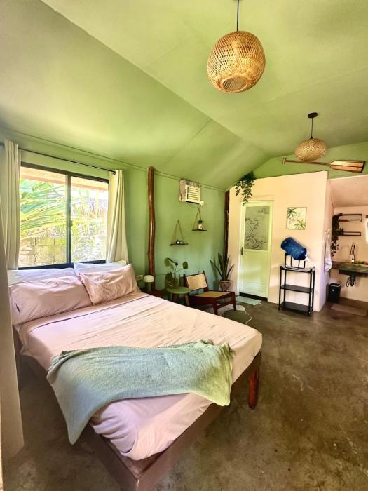 Cozy local style house only 1 min to the beach