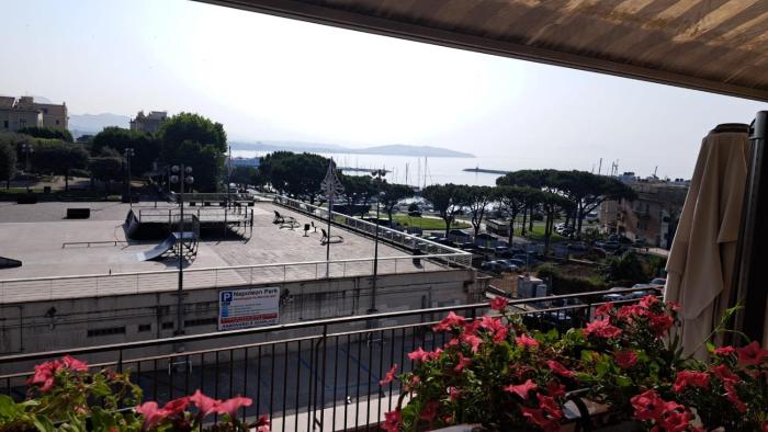 FORMIAE Hsg - PANORAMICA CENTRALE Casa Vacanze 100mq BOX Auto riservato