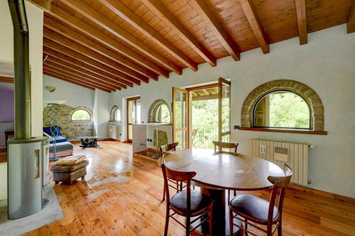 Loft panoramico a Tignale con giardino e parcheggio