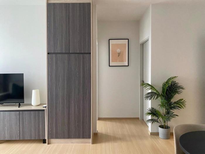 Resort style family room near BTS Bearing