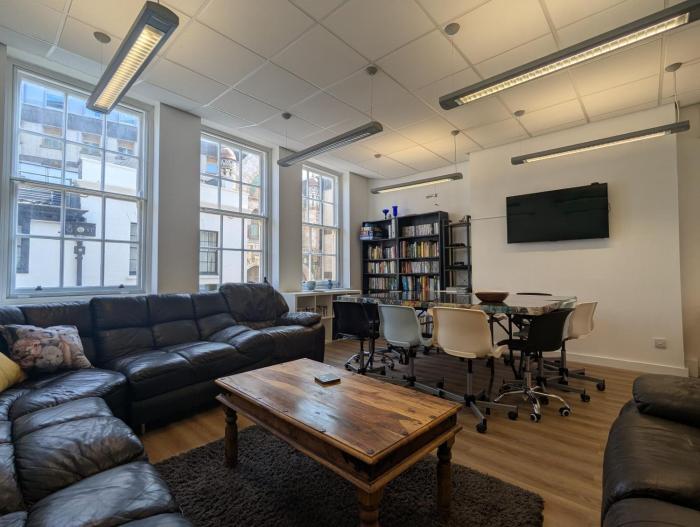 Duel of Bristol House 6BR 12 beds