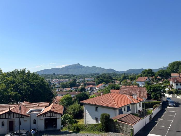 La Caussade - Charmant appartement dans villa Basque avec extérieur - Colline de Bordagain