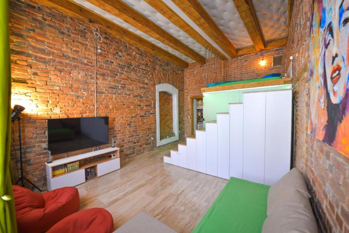 Michael Weiss apartment