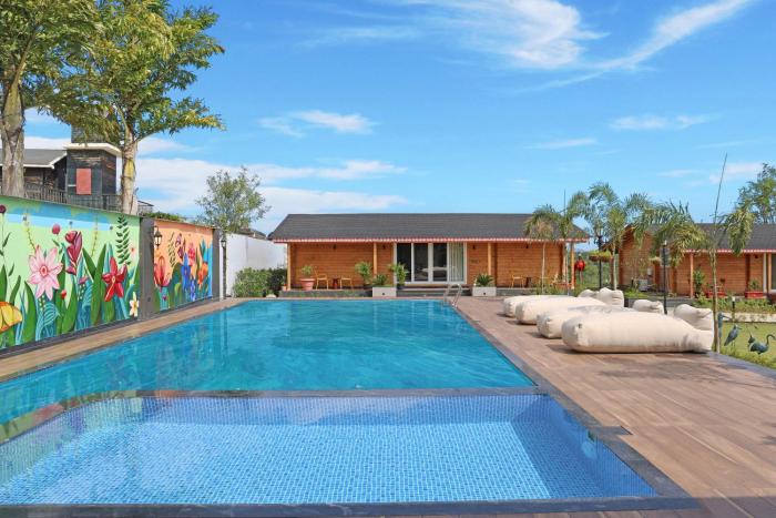 Hillside Room Retreat with Garden and Restaurant