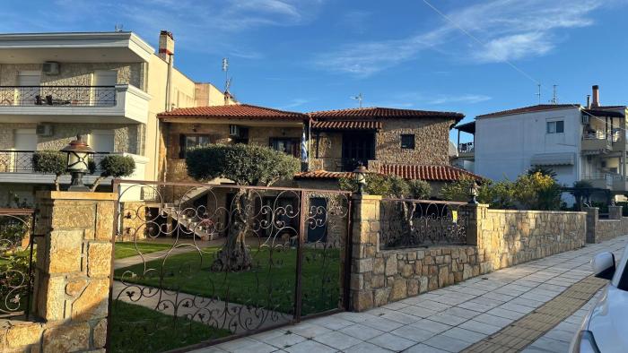 Studio Greek Mansion