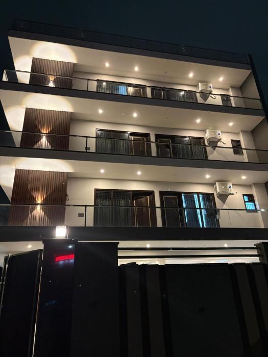 Radiant Blu Hotels Sec-70