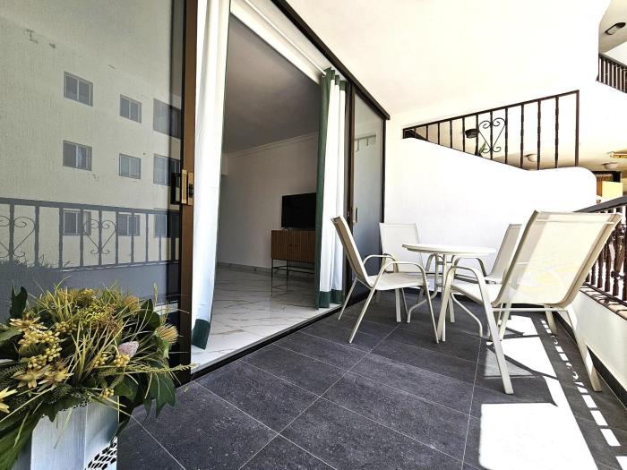 Adas Nirvana, Heart of Los Cristianos