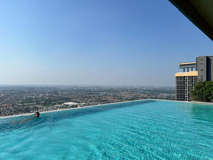 Great facilities n River view n Local