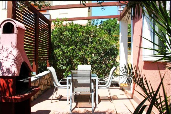 Myrtle Two Bedroom Apartment