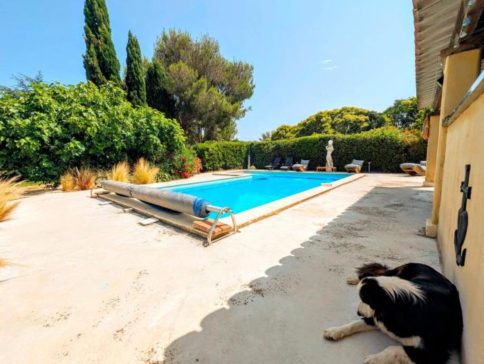 Le Gîte dEntressen studio Piscine Jeux & Pétanque Istres Miramas