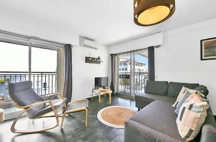 LE VERSAILLES plaisir et confort en centre-ville, pour séjours en famille ou business